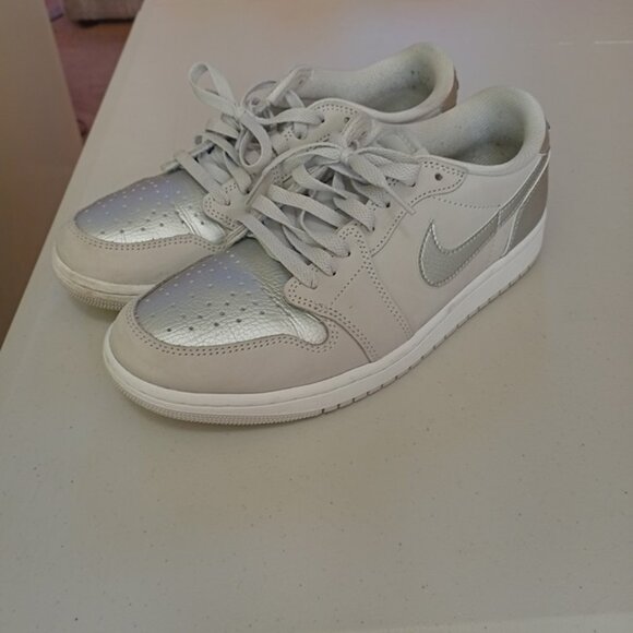 Size 10 - Air Jordan 1 Retro OG Low Metallic Silver Nike - Picture 2 of 10